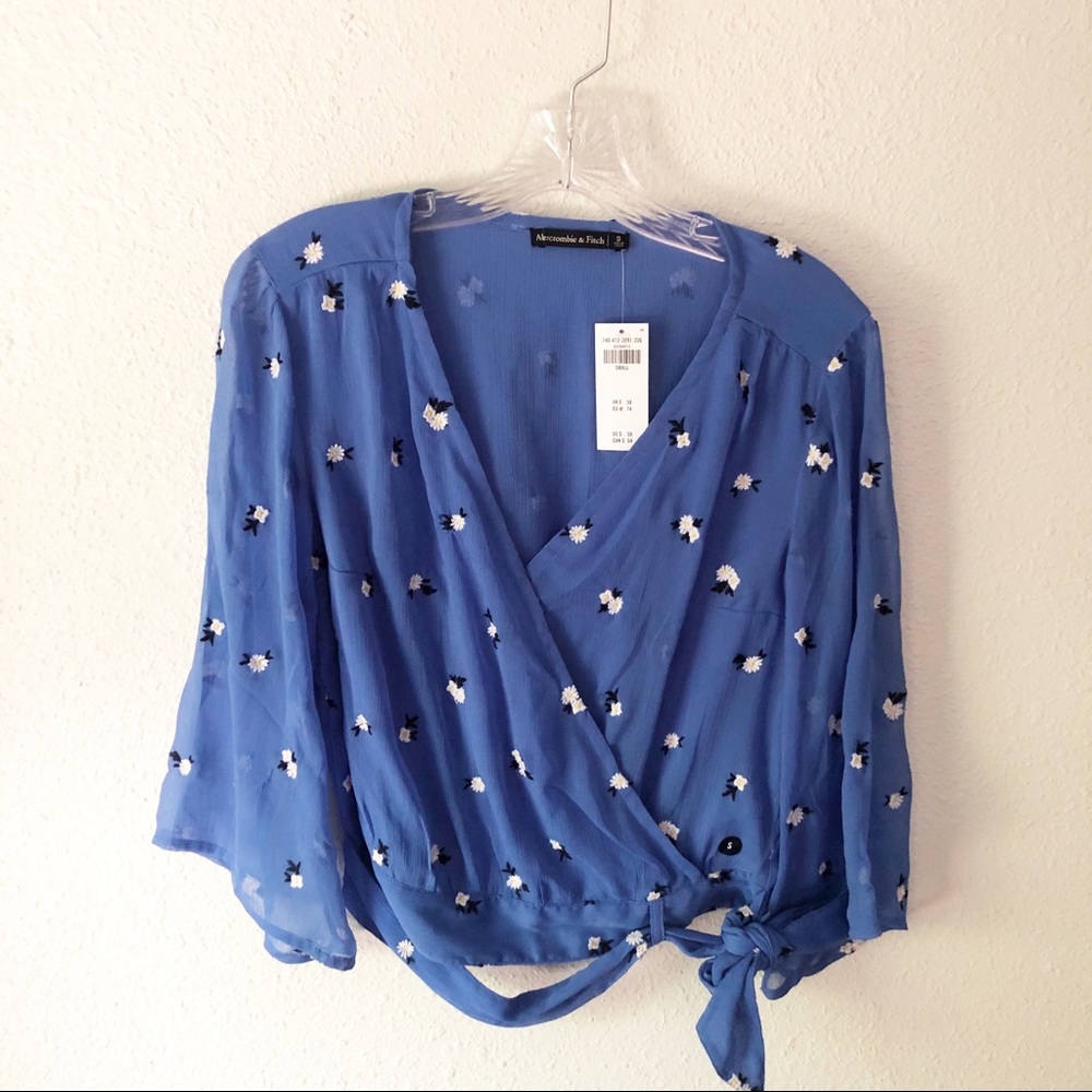 NWT Abercrombie & Fitch Signature Wrap Blouse-Sz S - Picture 2 of 5